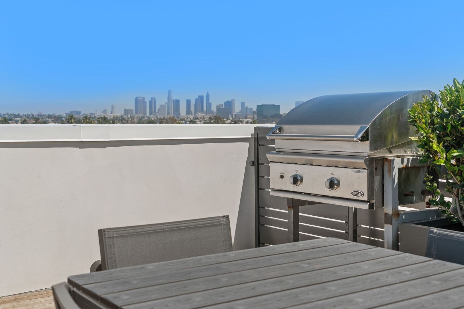 Los Angeles Apartment: 4807 Elmwood Avenue