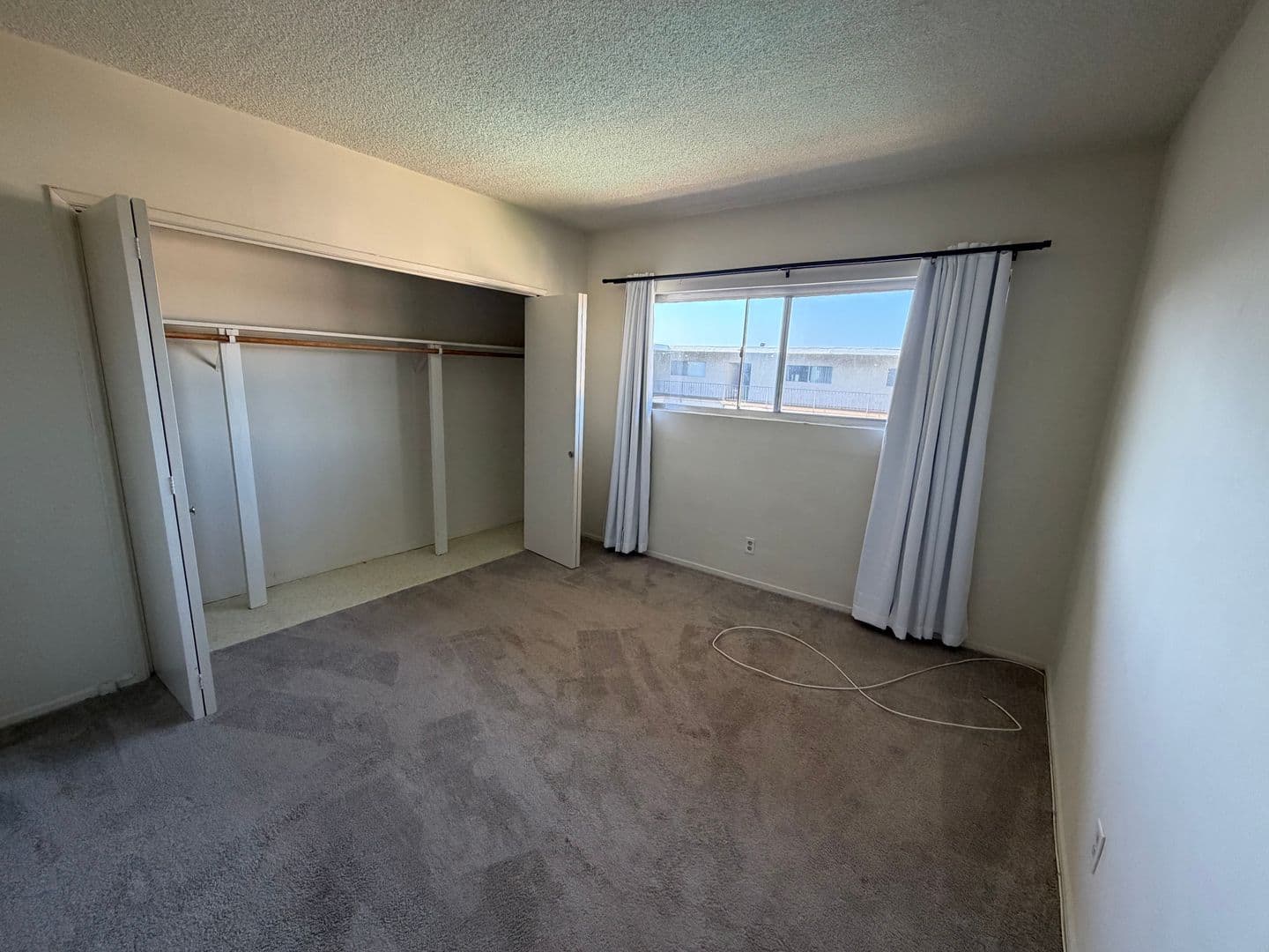 Santa Monica Apartment: 2210 3rd St