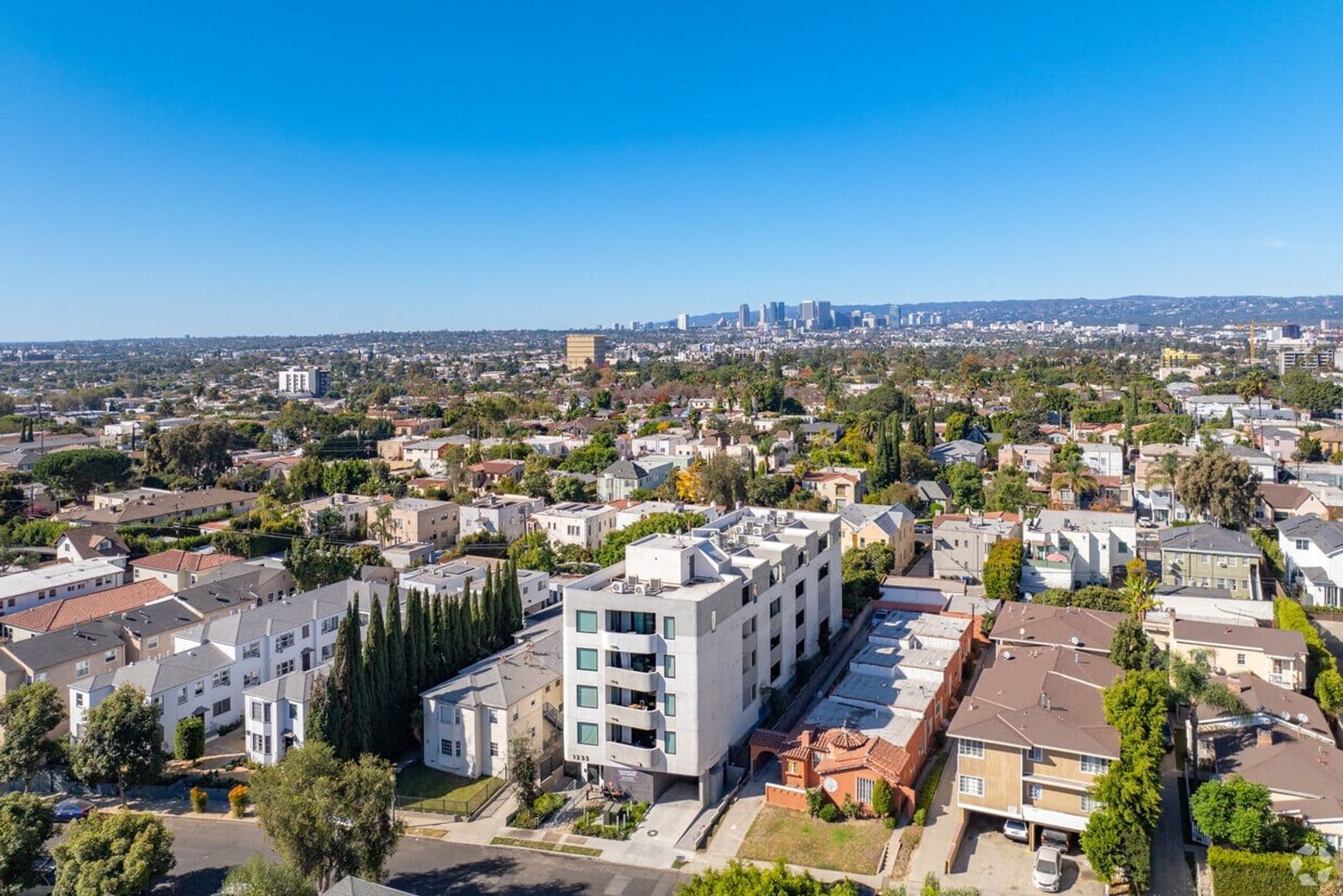 Los Angeles Apartment: 1233 S. Dunsmuir Avenue