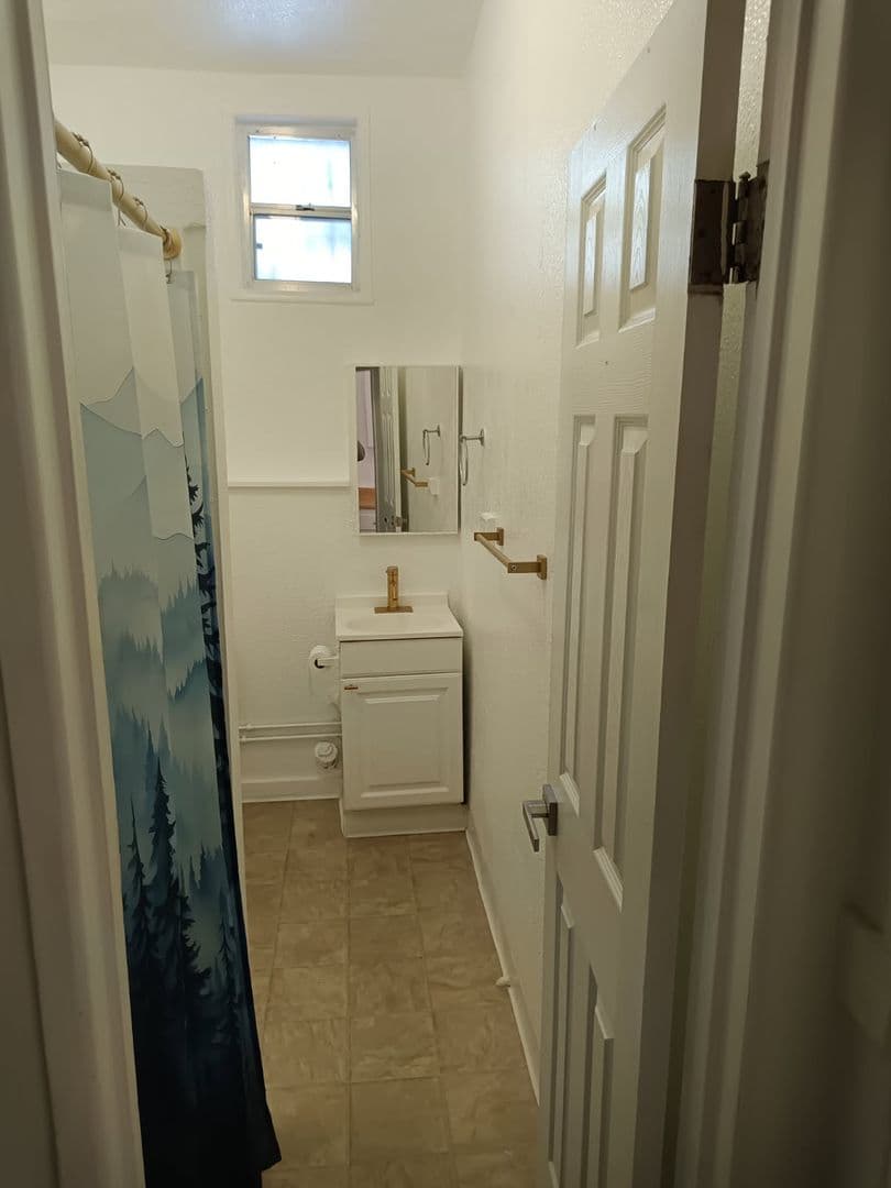 Venice Apartment: 101 Dudley Avenue