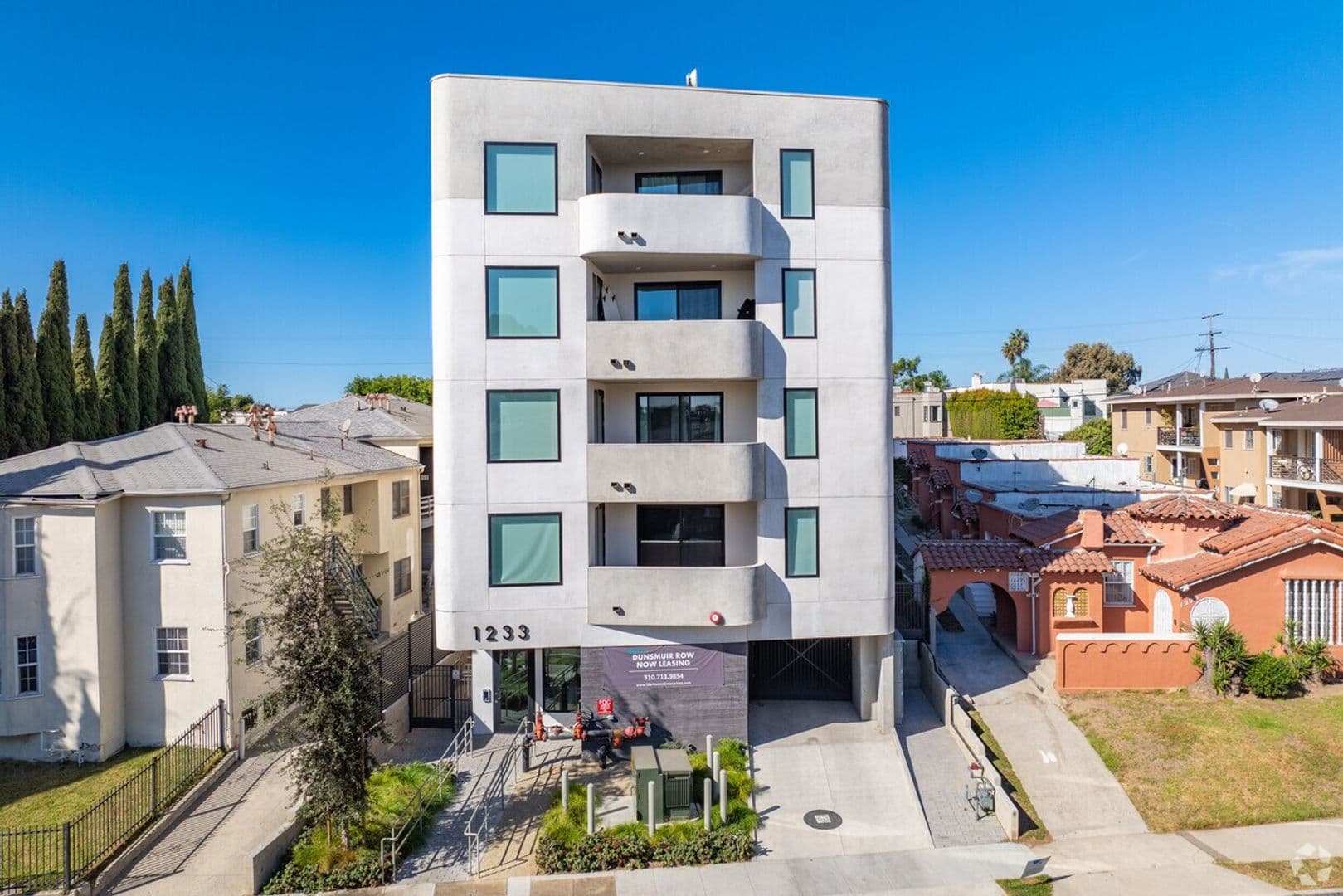 Los Angeles Apartment: 1233 S. Dunsmuir Avenue