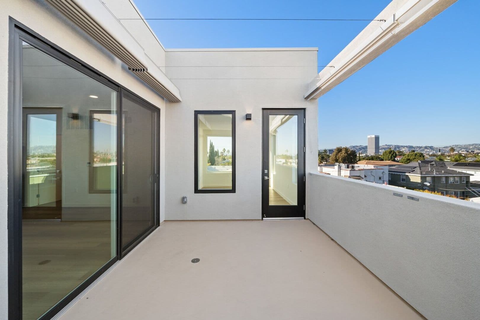 Los Angeles Apartment: 1233 S. Dunsmuir Avenue