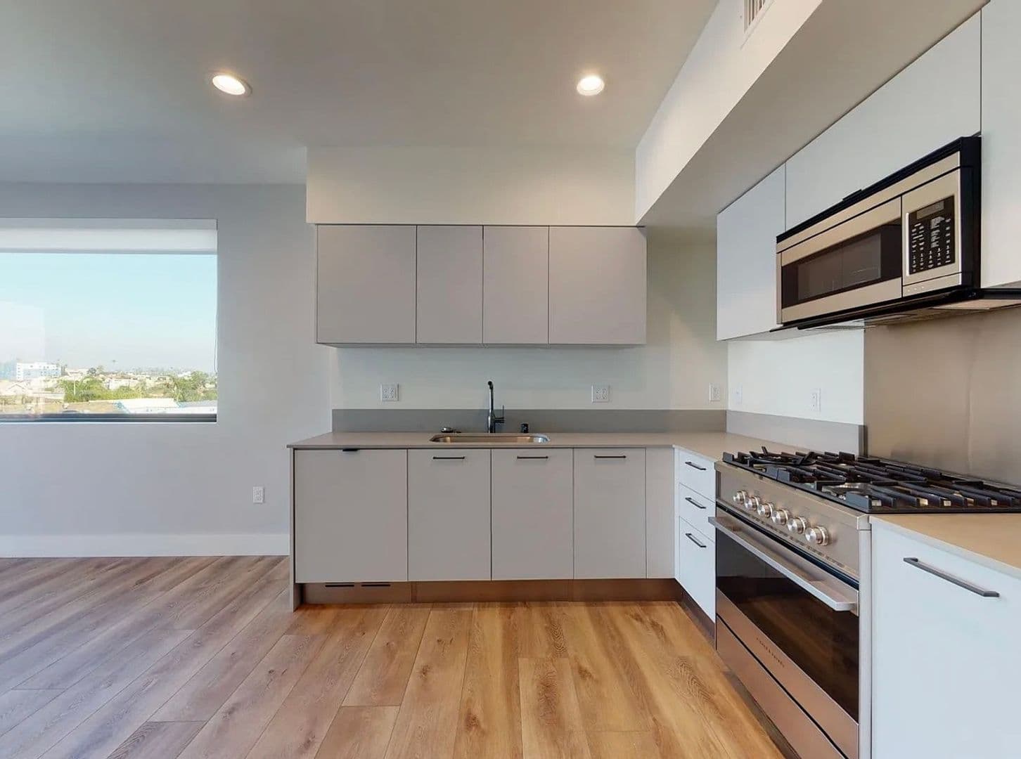 Los Angeles Apartment: 4807 Elmwood Avenue