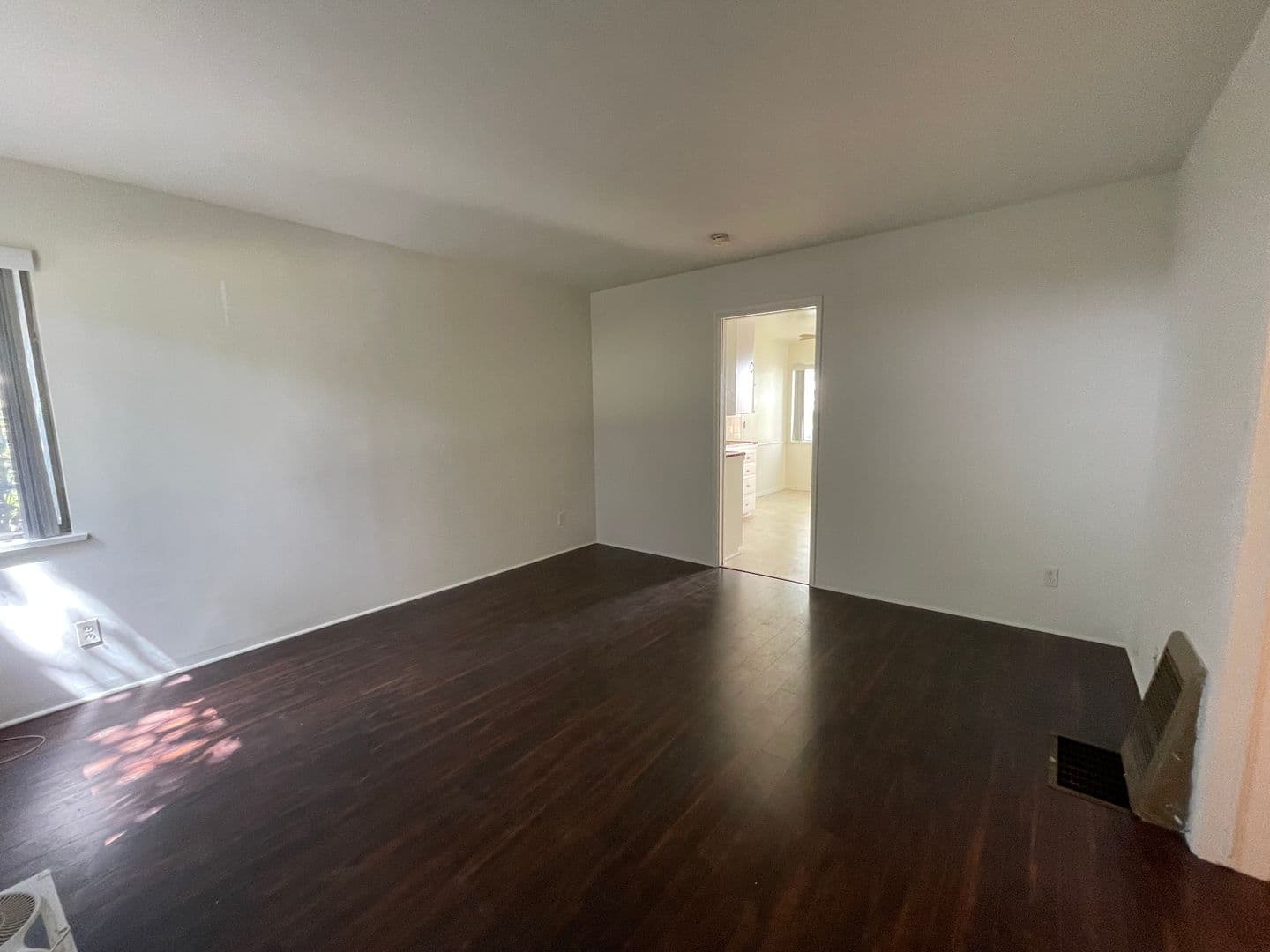 Santa Monica Apartment: 1531 10th Street