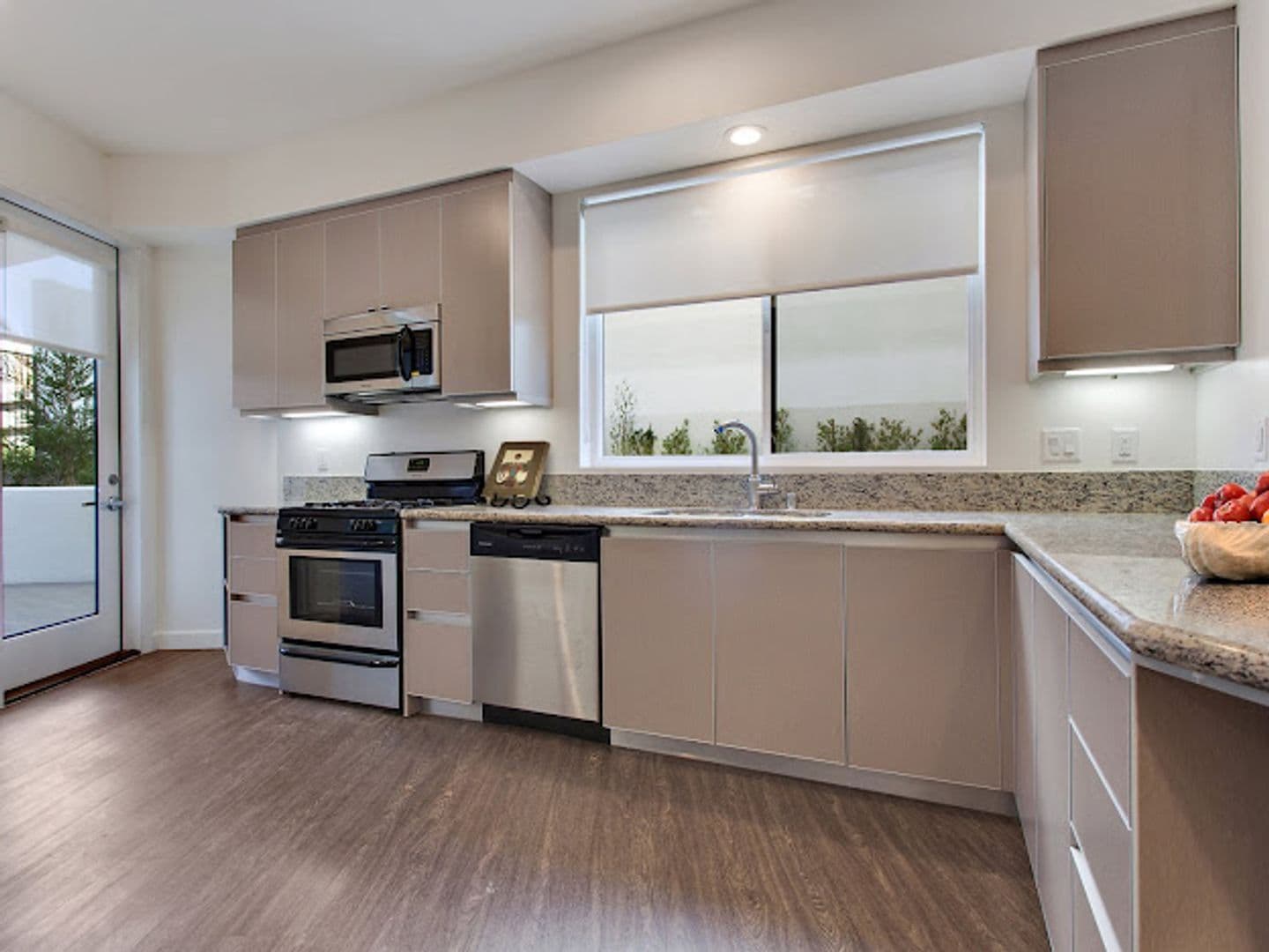 Los Angeles Apartment: 610 Levering Ave