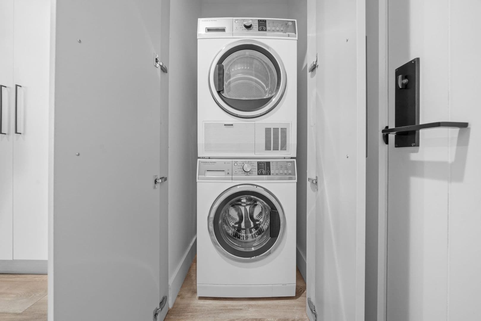 Los Angeles Apartment: 4807 Elmwood Avenue