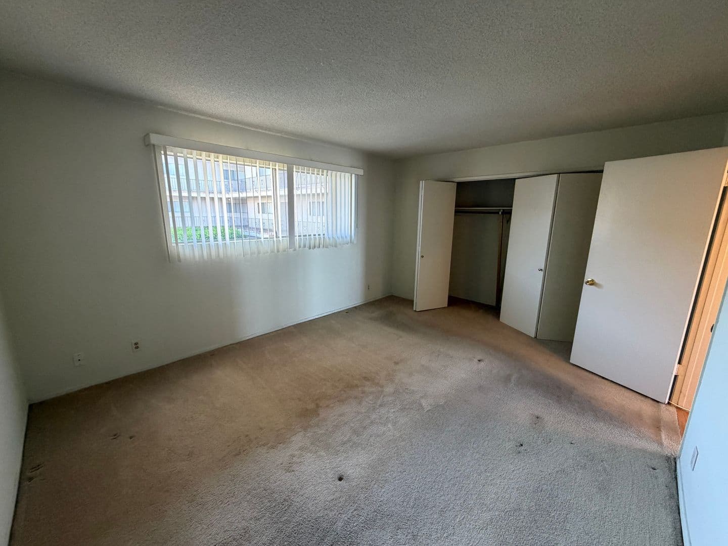 Santa Monica Apartment: 2210 3rd St