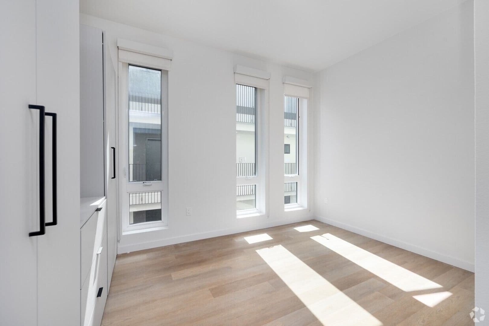 Los Angeles Apartment: 11701 Santa Monica Boulevard
