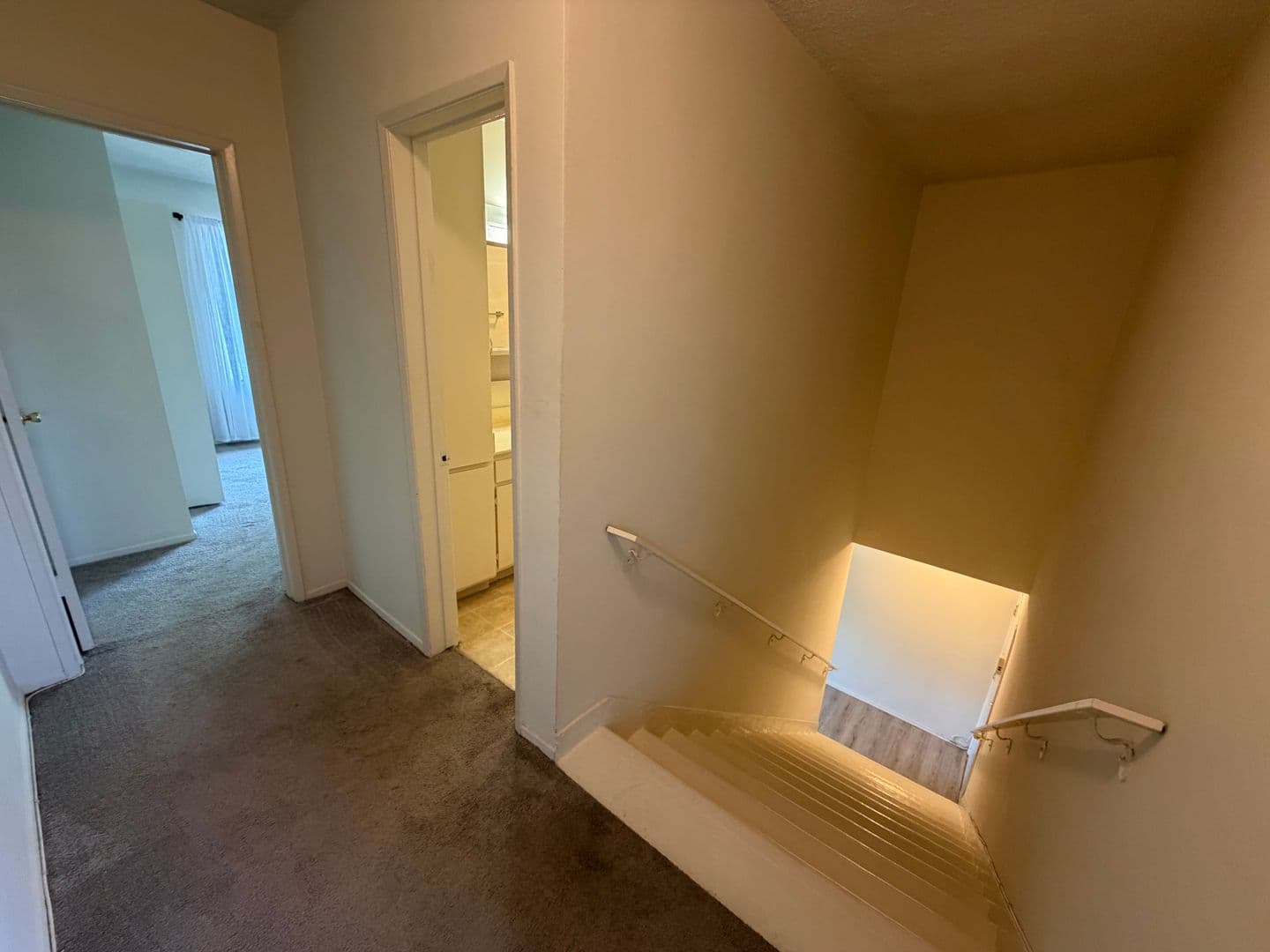 Santa Monica Apartment: 2210 3rd St
