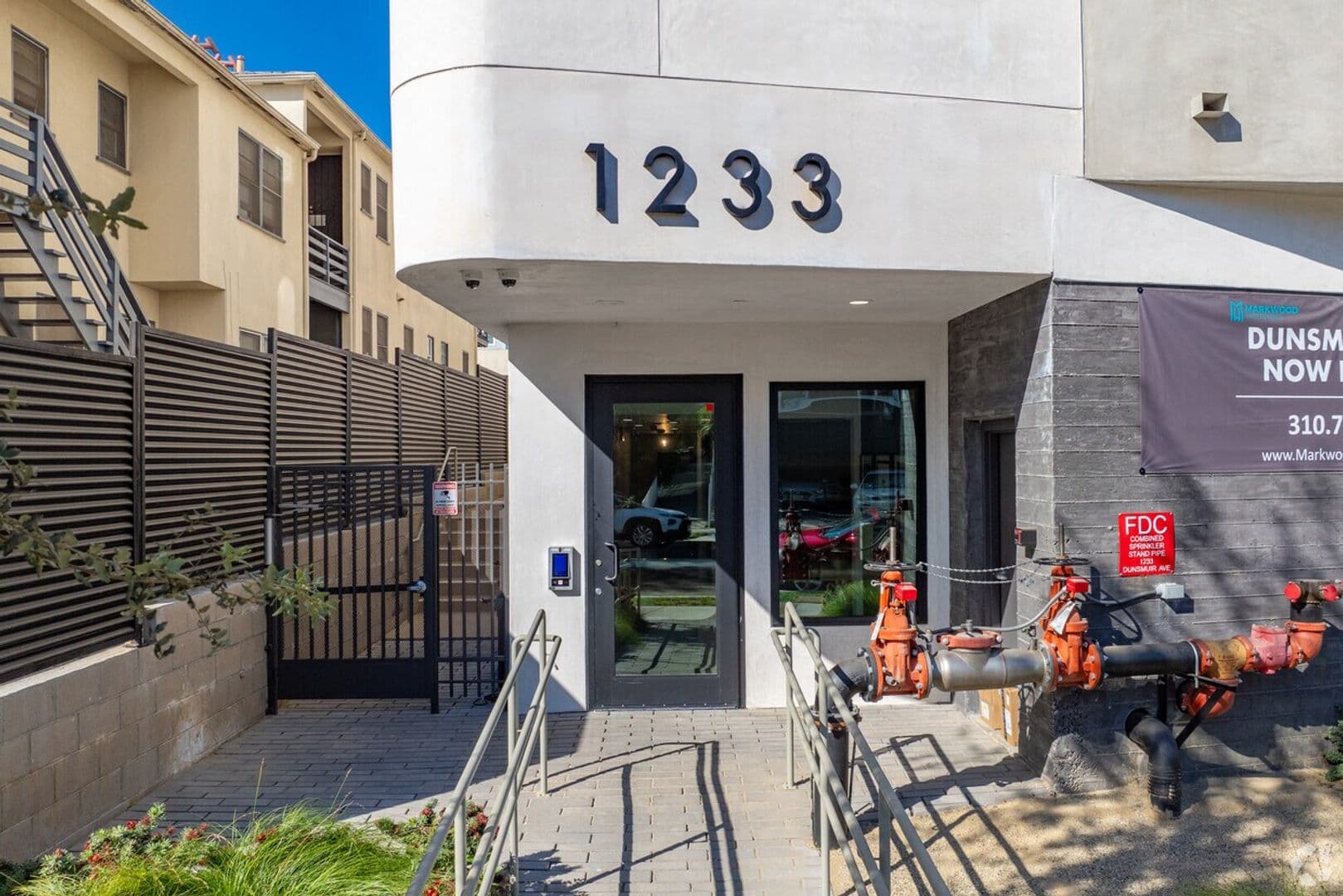 Los Angeles Apartment: 1233 S. Dunsmuir Avenue