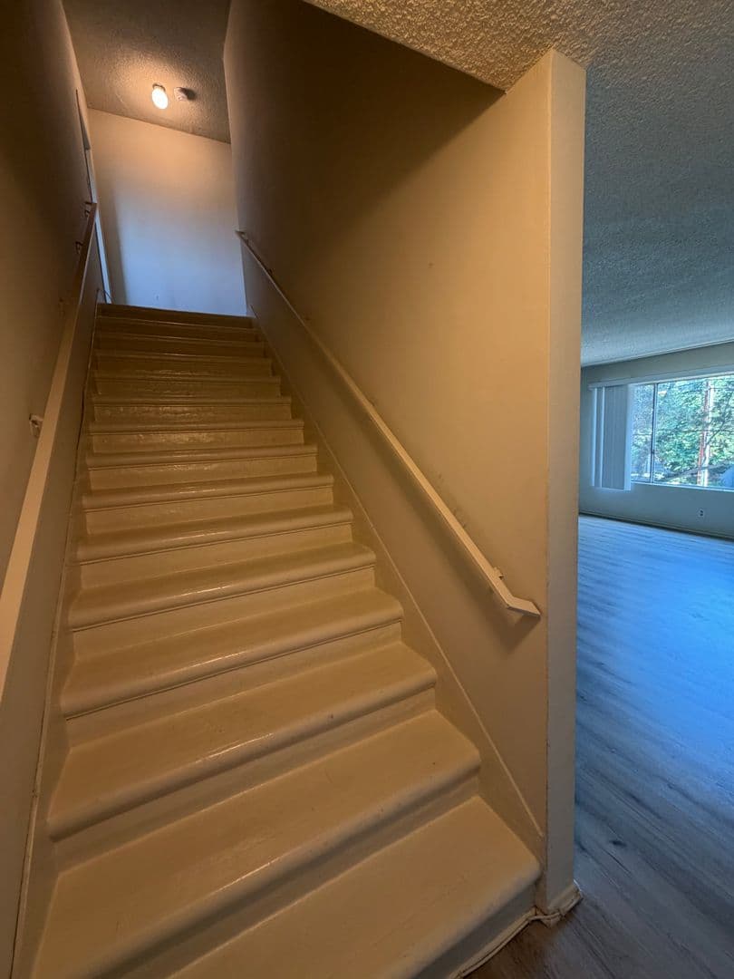 Santa Monica Apartment: 2210 3rd St