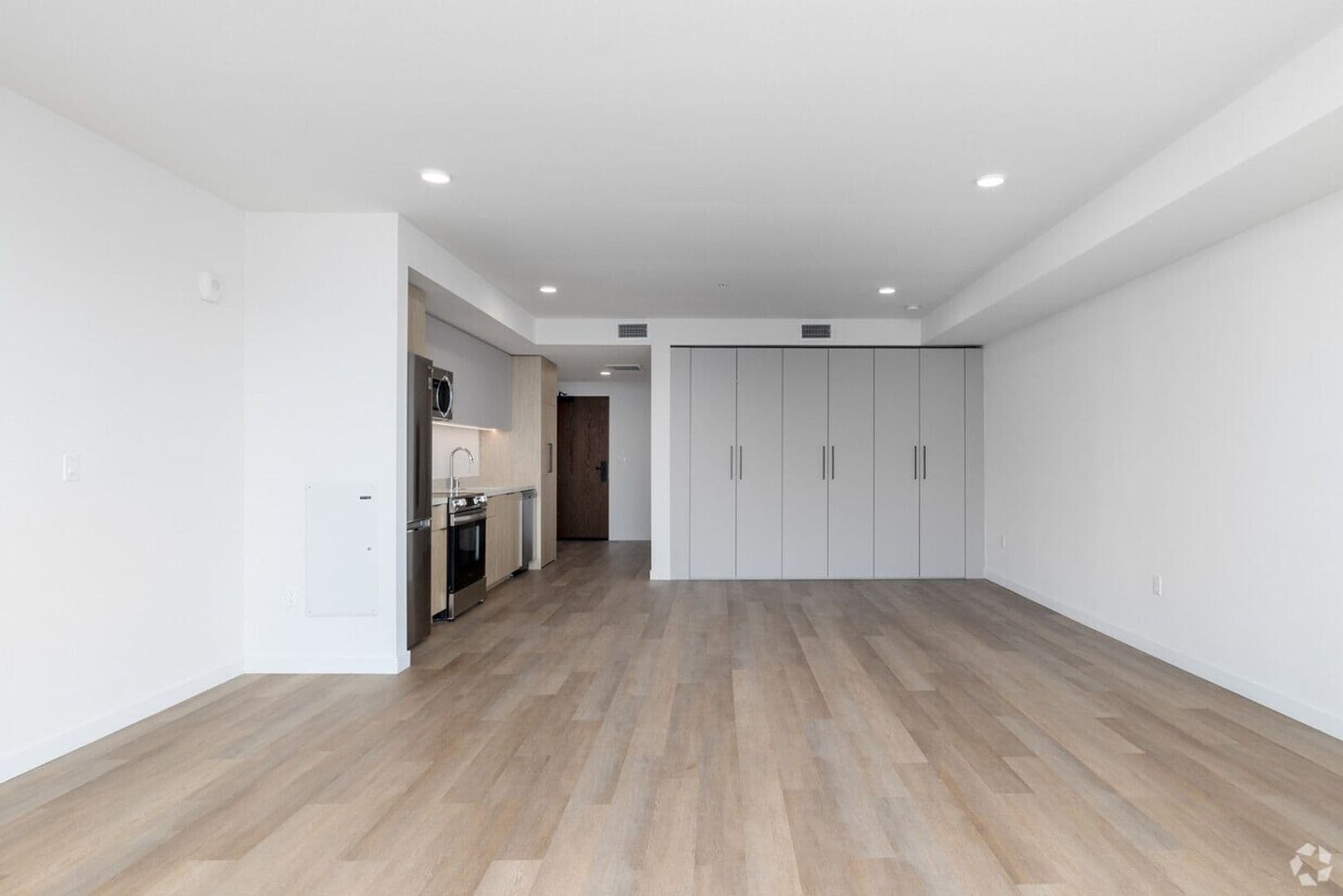Los Angeles Apartment: 11701 Santa Monica Boulevard