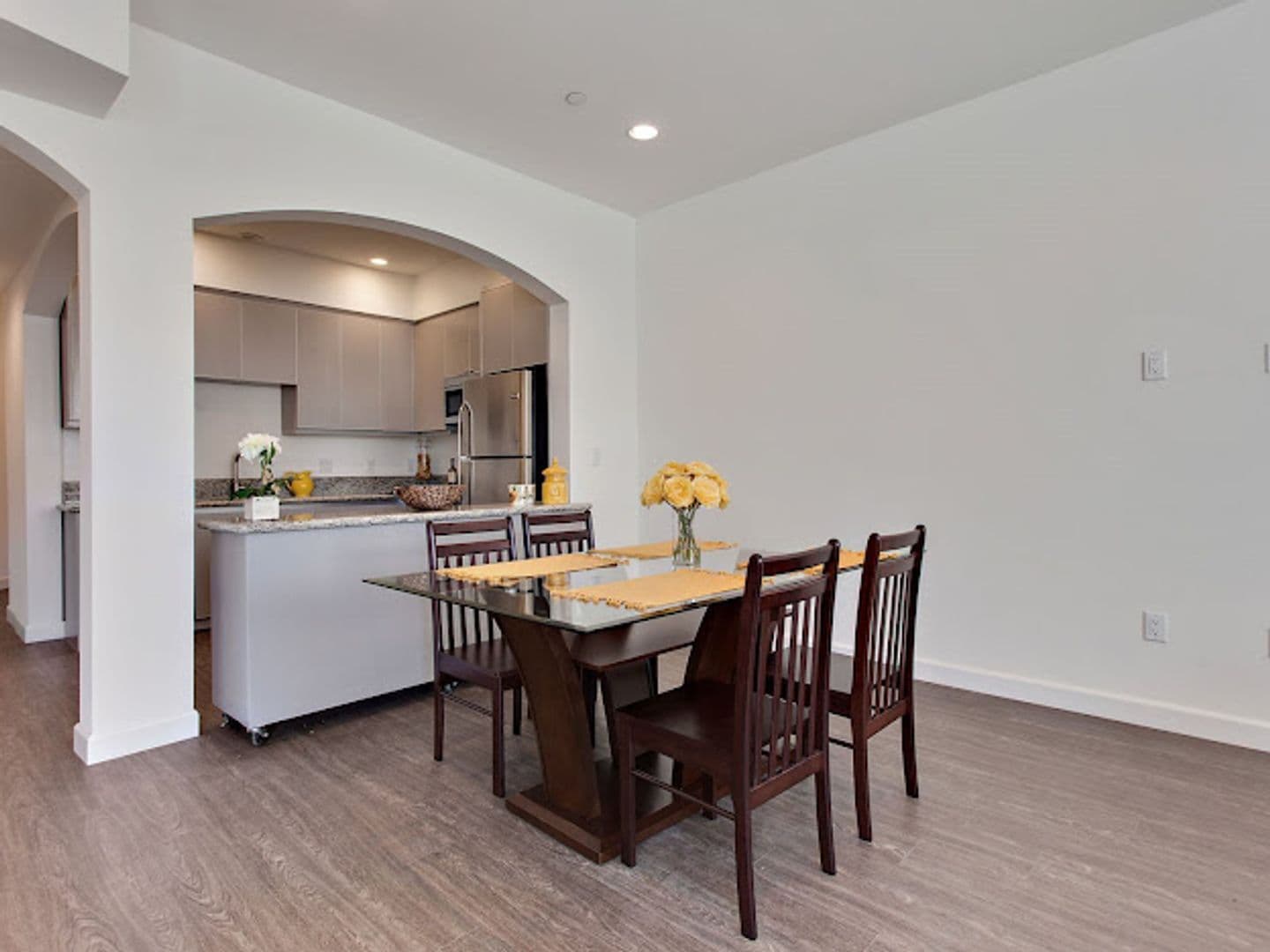 Los Angeles Apartment: 610 Levering Ave
