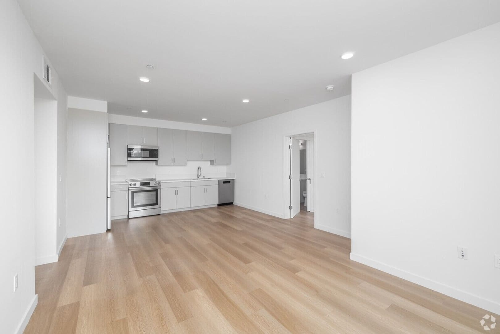 Los Angeles Apartment: 1233 S. Dunsmuir Avenue