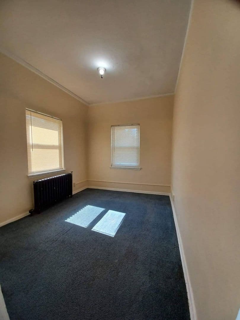 Rockford Apartment: 912 Haskell Ave