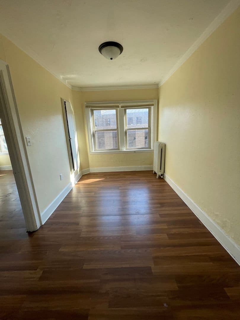 Rockford Apartment: 529 N Main St