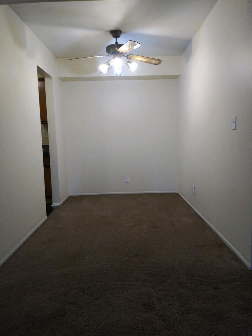 Rockford Apartment: 3627-3631 N Rockton Ave