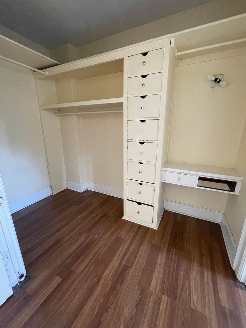 Rockford Apartment: 529 N Main St