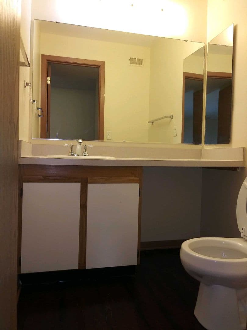 Rockford Apartment: 2723-2837 Silent Wood Trail