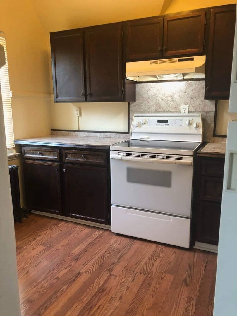 Rockford Apartment: 912 Haskell Ave
