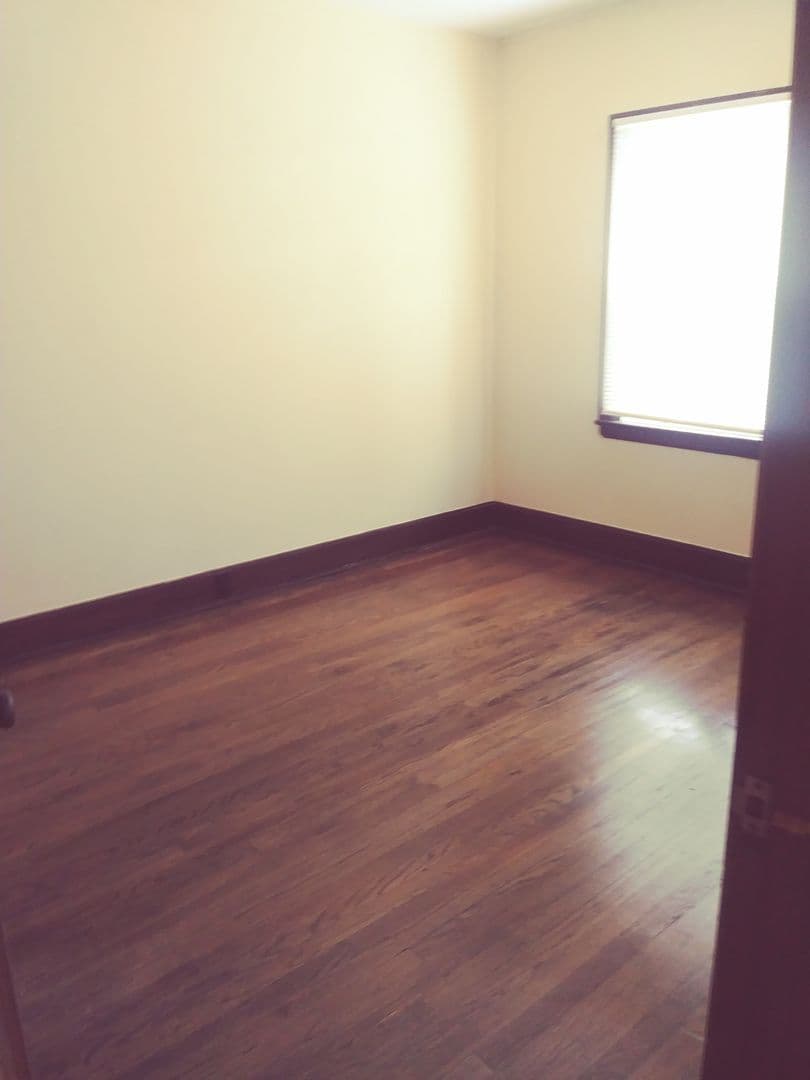 Rockford Apartment: 1530-1534 Broadway St