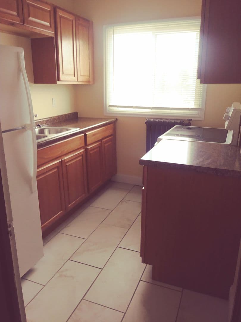 Rockford Apartment: 1530-1534 Broadway St