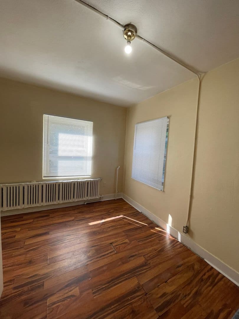 Rockford Apartment: 529 N Main St