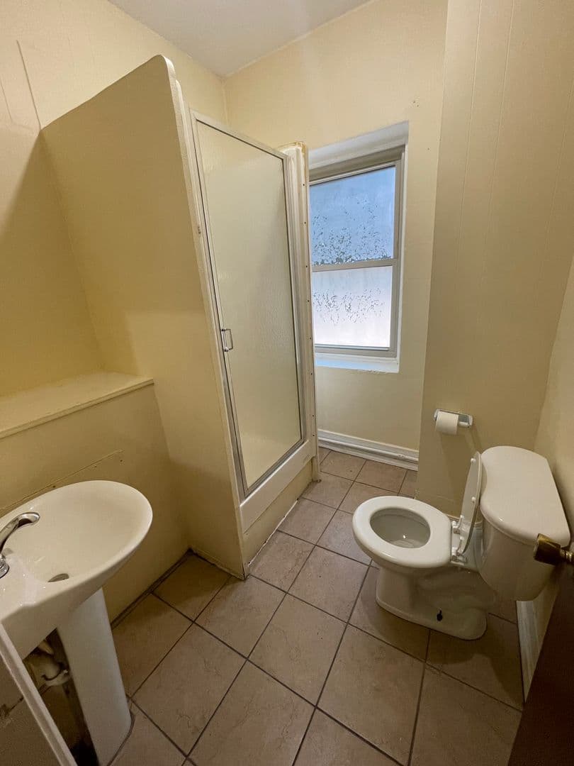 Rockford Apartment: 529 N Main St