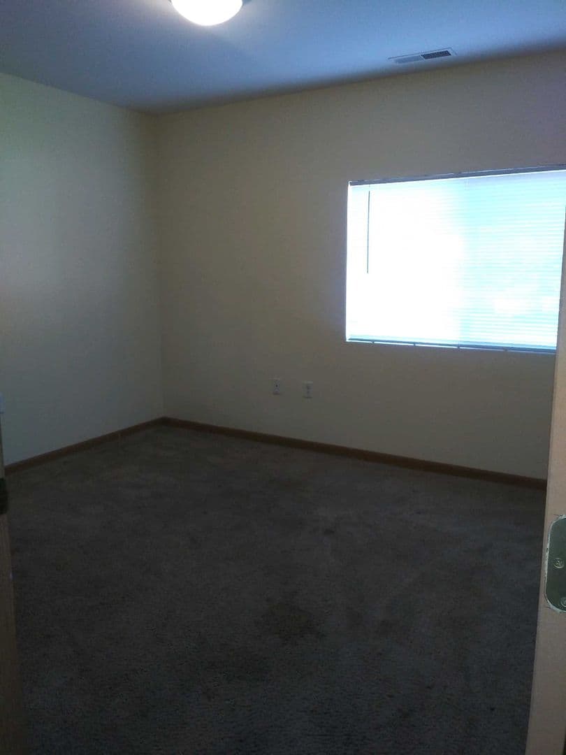Rockford Apartment: 2723-2837 Silent Wood Trail
