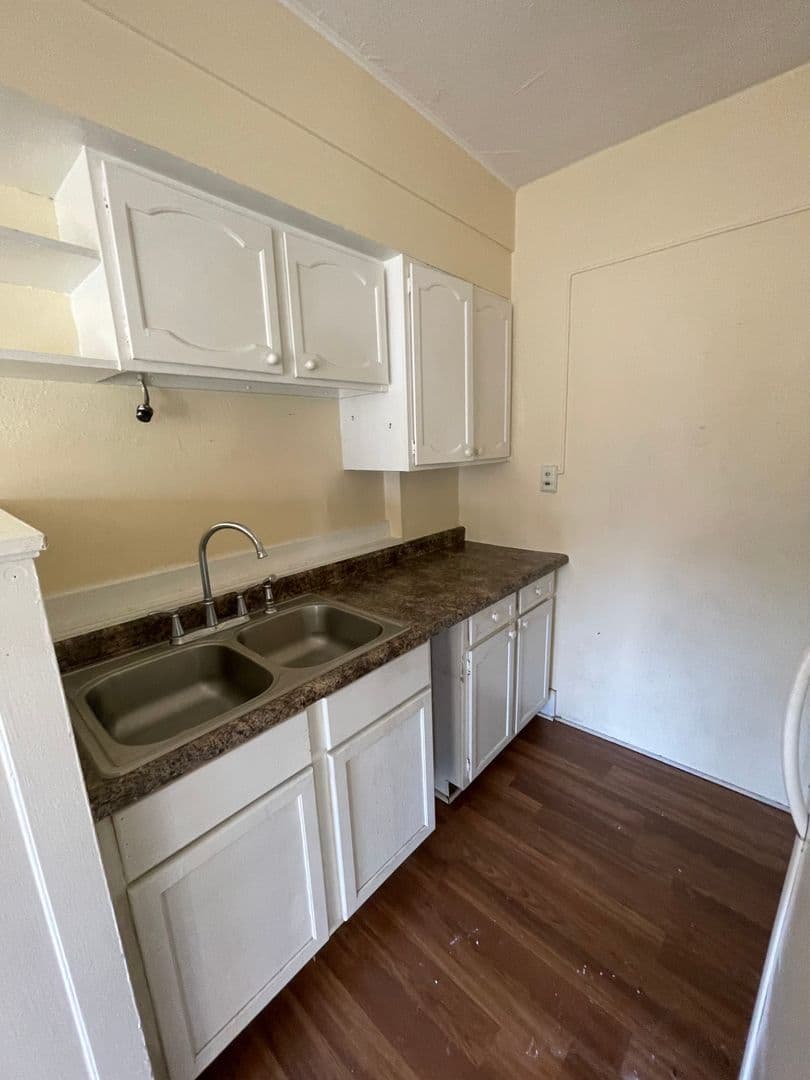 Rockford Apartment: 529 N Main St
