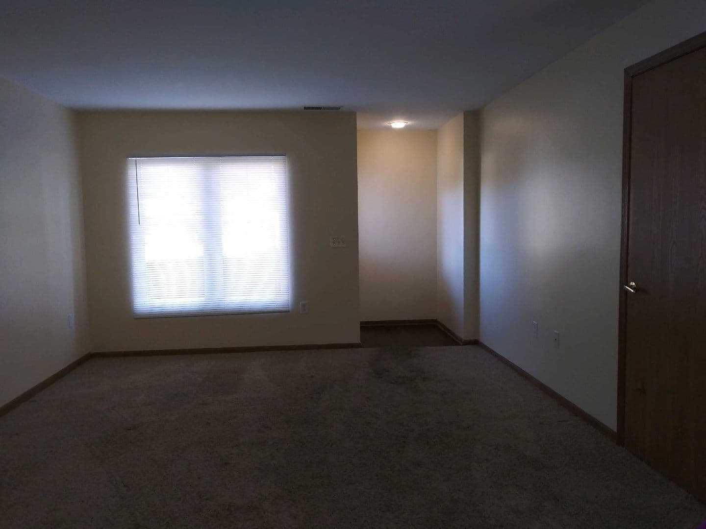 Rockford Apartment: 2723-2837 Silent Wood Trail