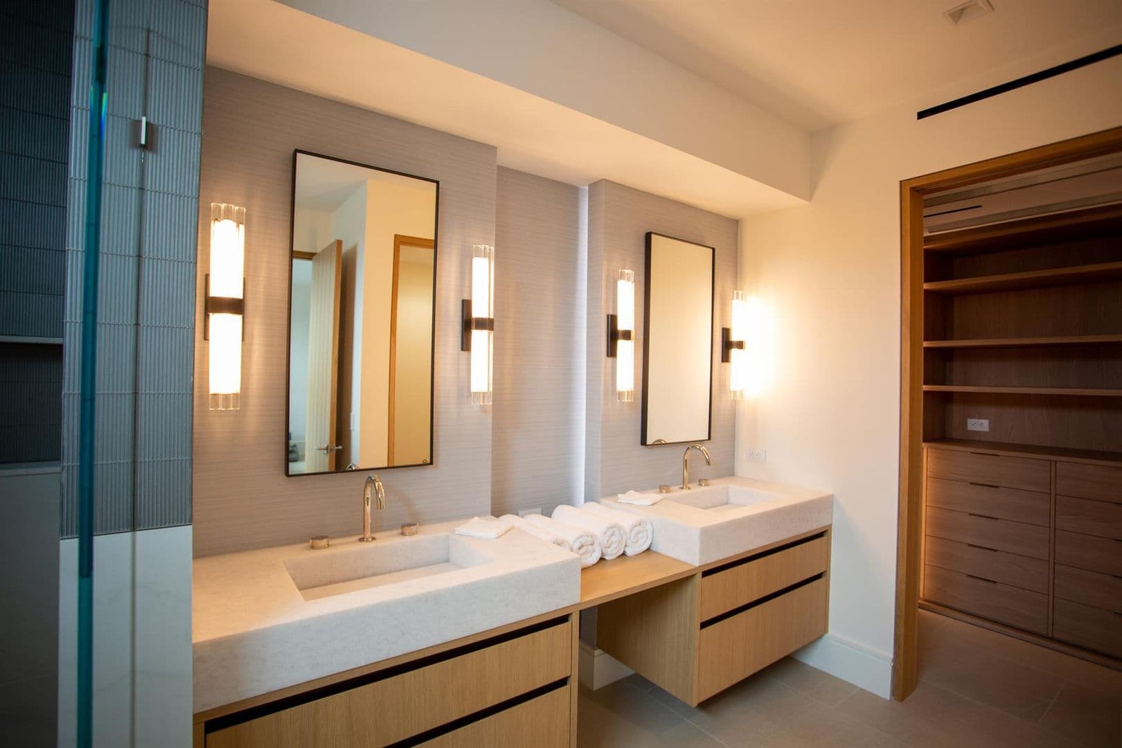 Newport Beach Apartment: 110 22nd St