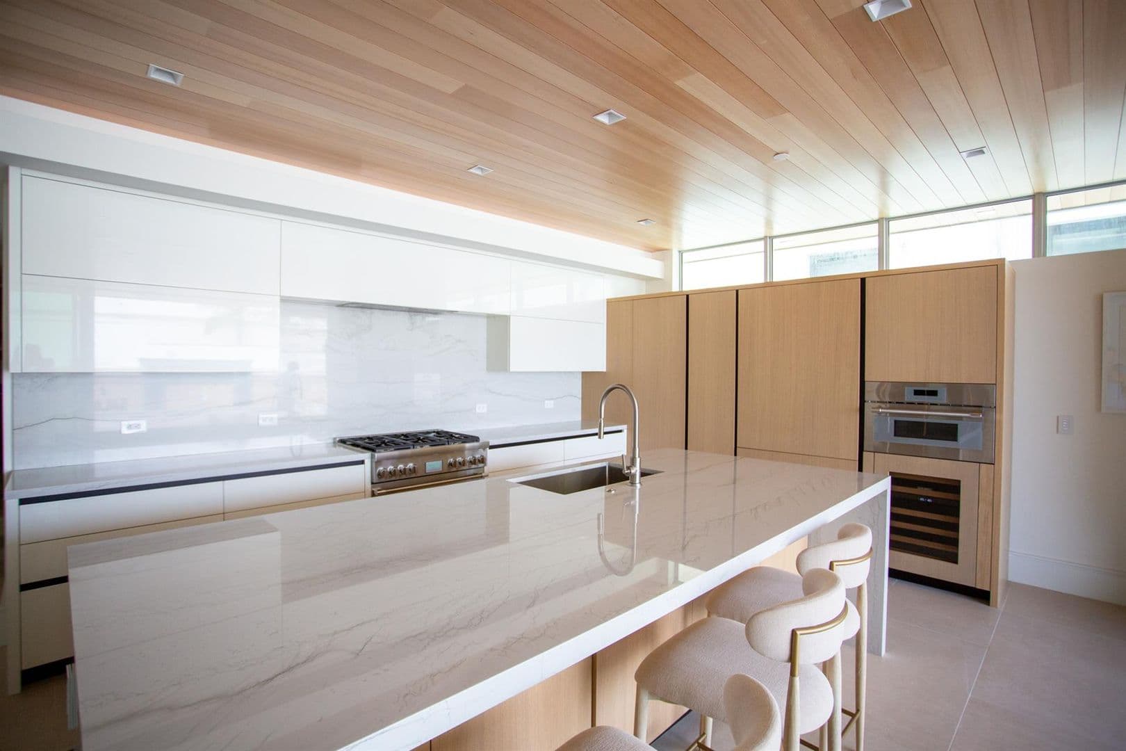 Newport Beach Apartment: 110 22nd St