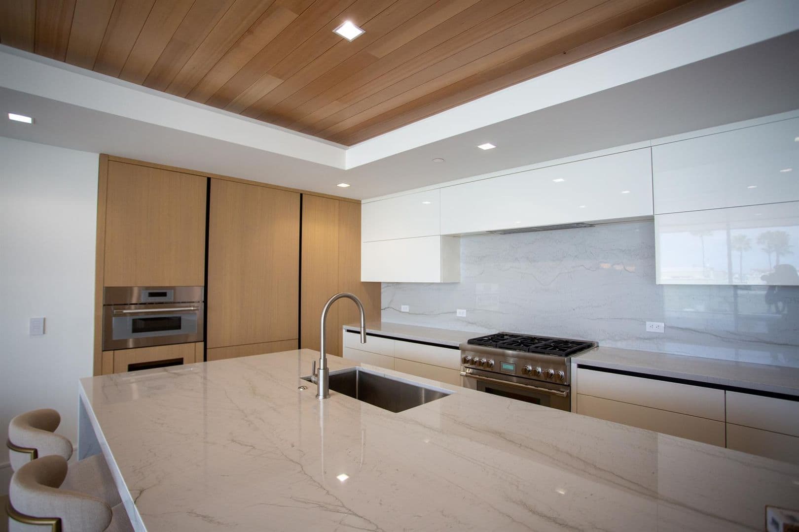 Newport Beach Apartment: 110 22nd St