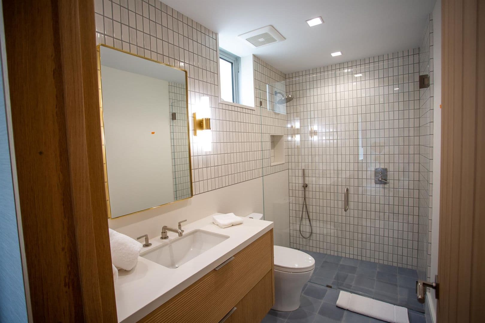 Newport Beach Apartment: 110 22nd St