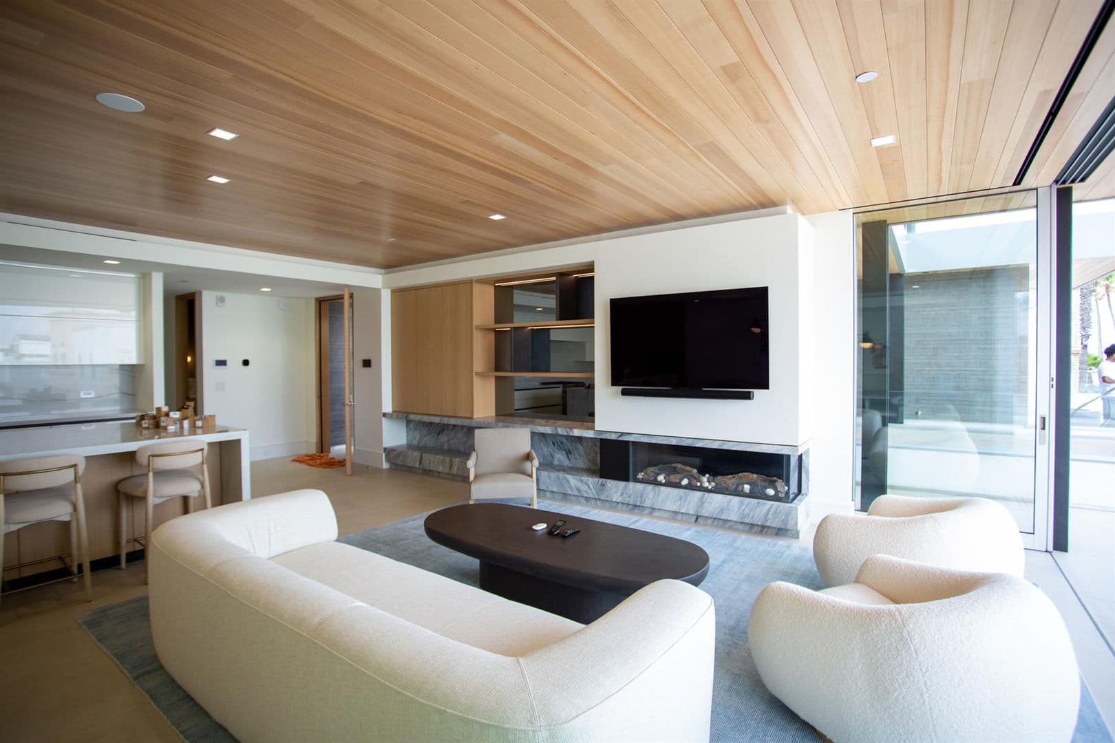 Newport Beach Apartment: 110 22nd St
