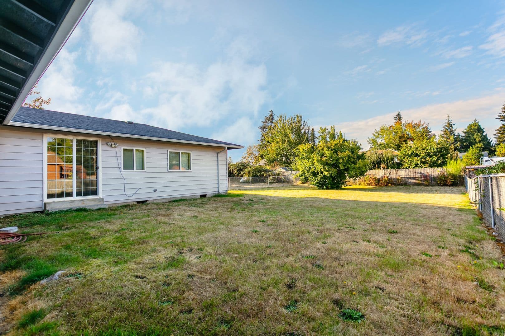 Tacoma Apartment: 863 98th St