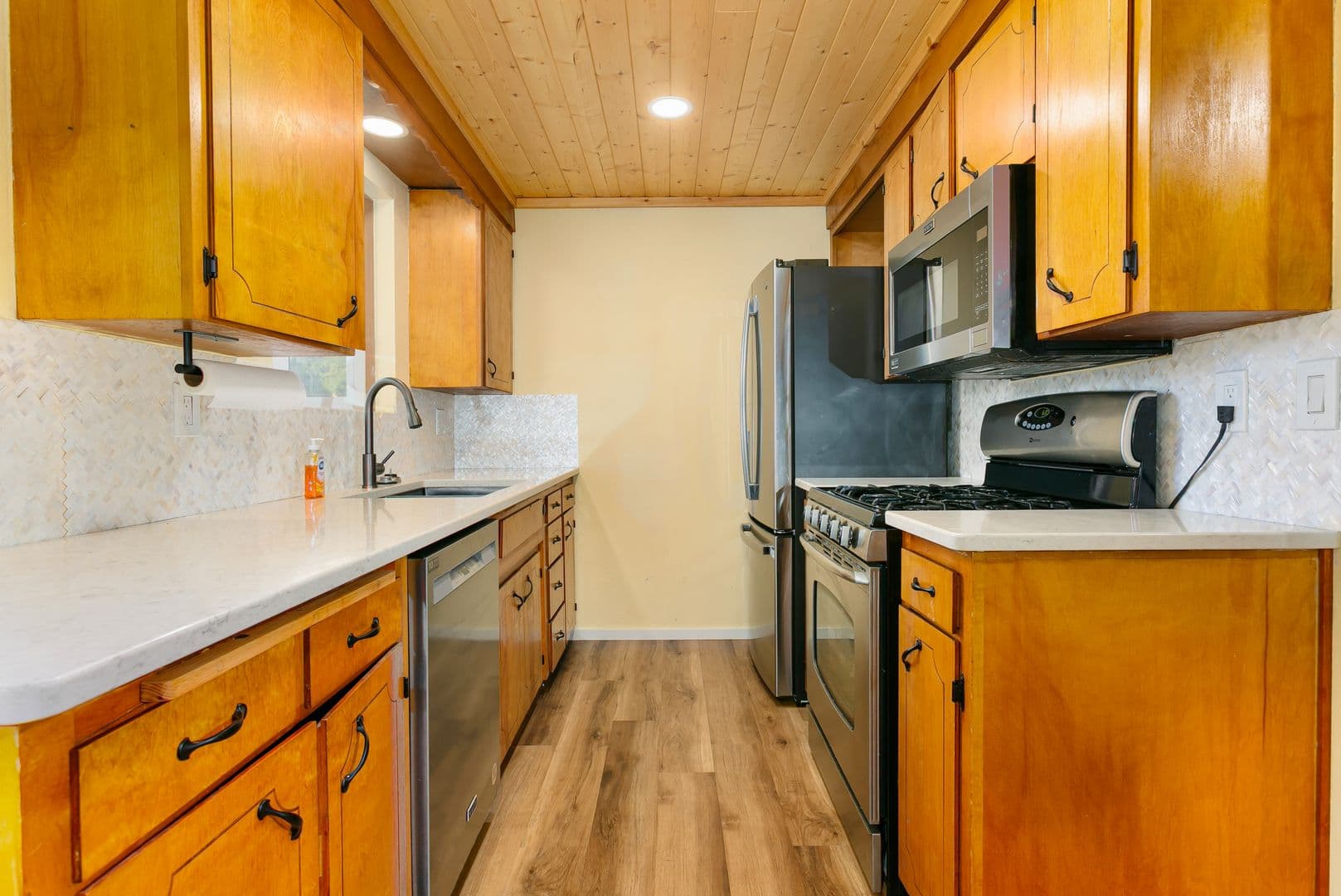 Tacoma Apartment: 863 98th St