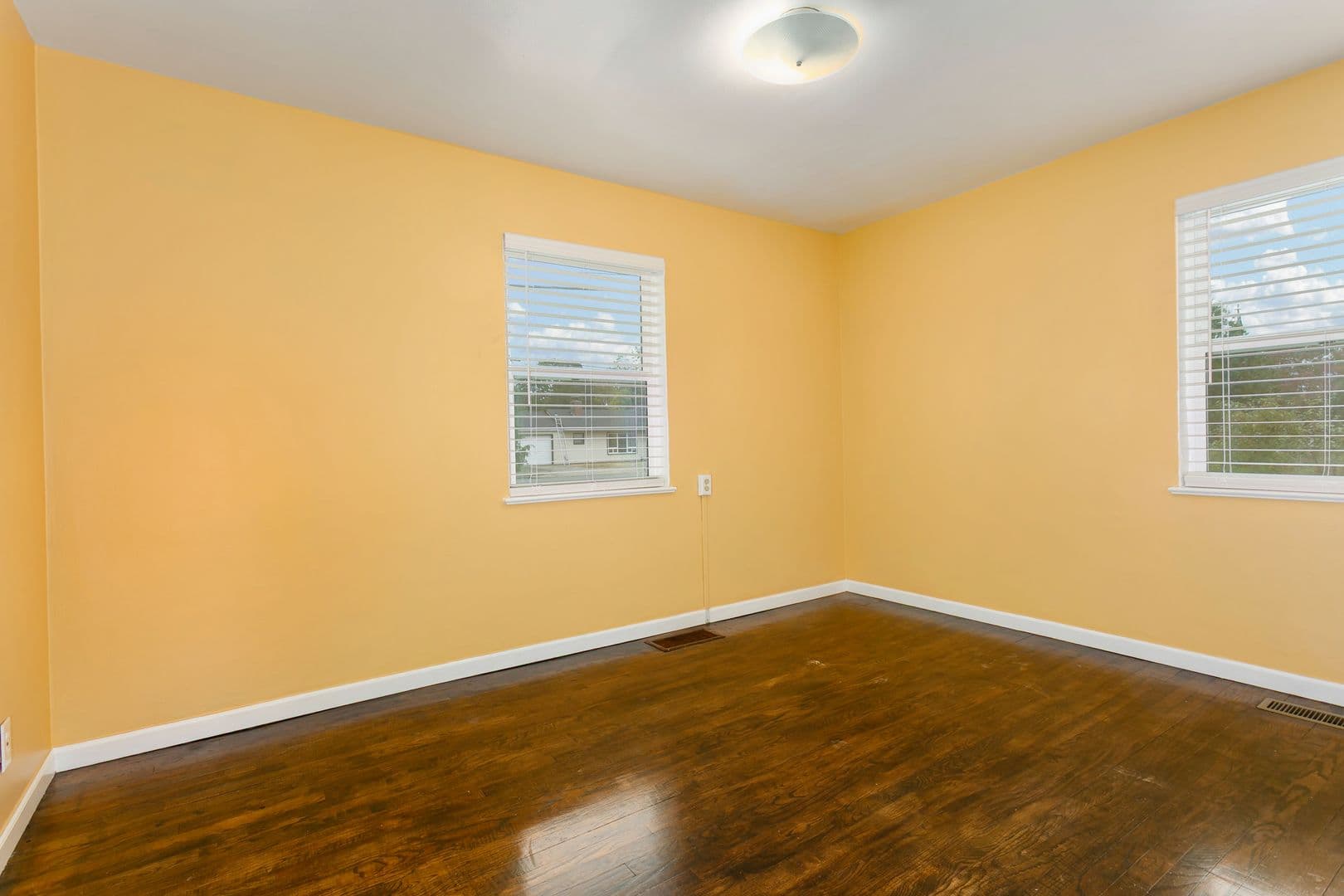 Lakewood House: 9640 Bridgeport Way SW