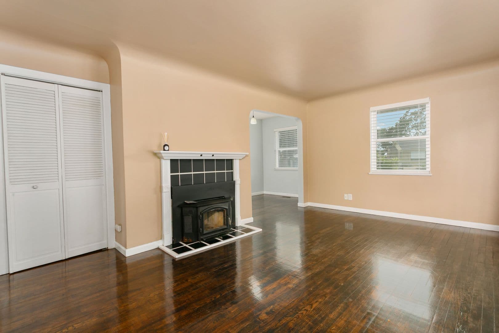 Lakewood House: 9640 Bridgeport Way SW