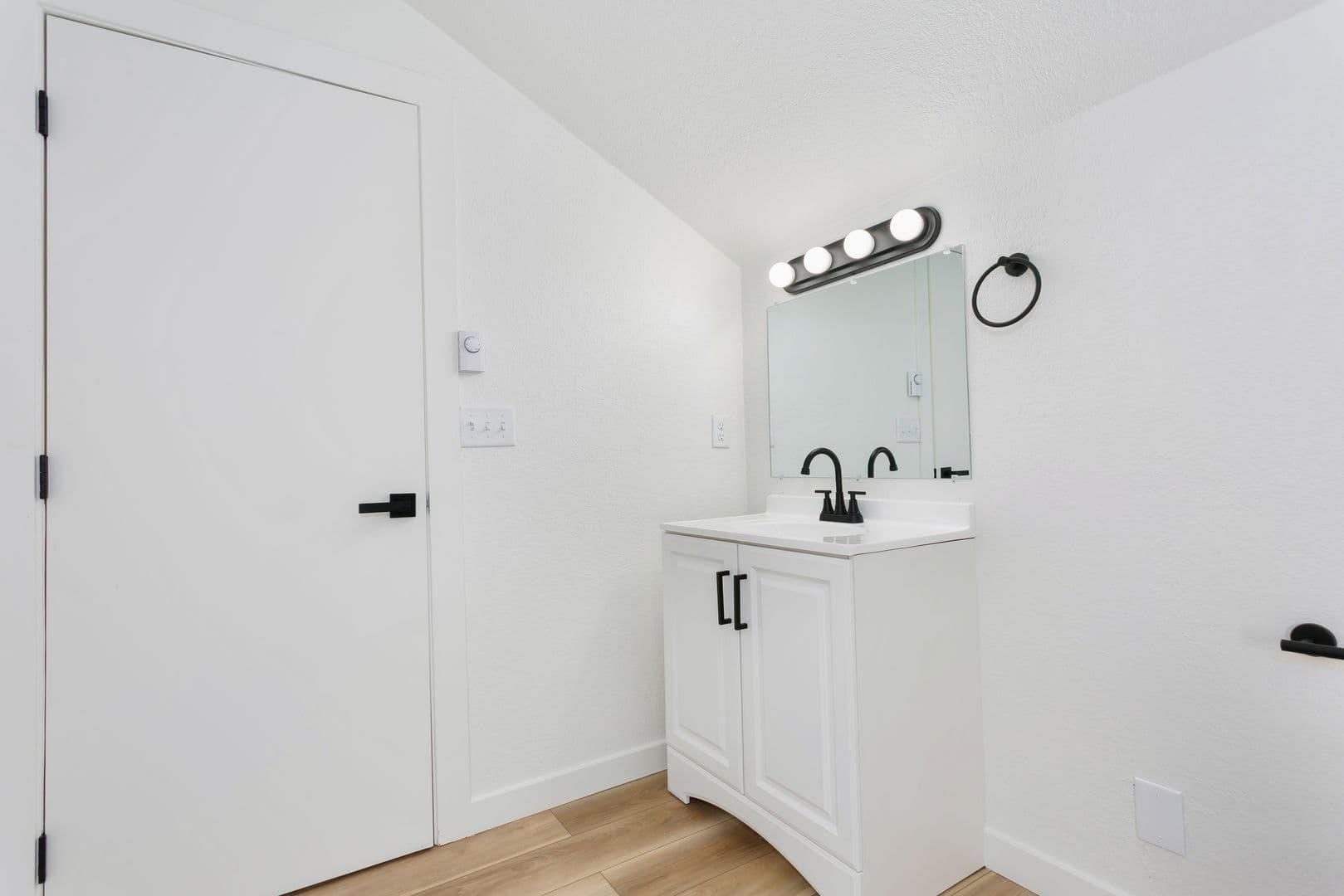 Tacoma Apartment: 511 S 35th St