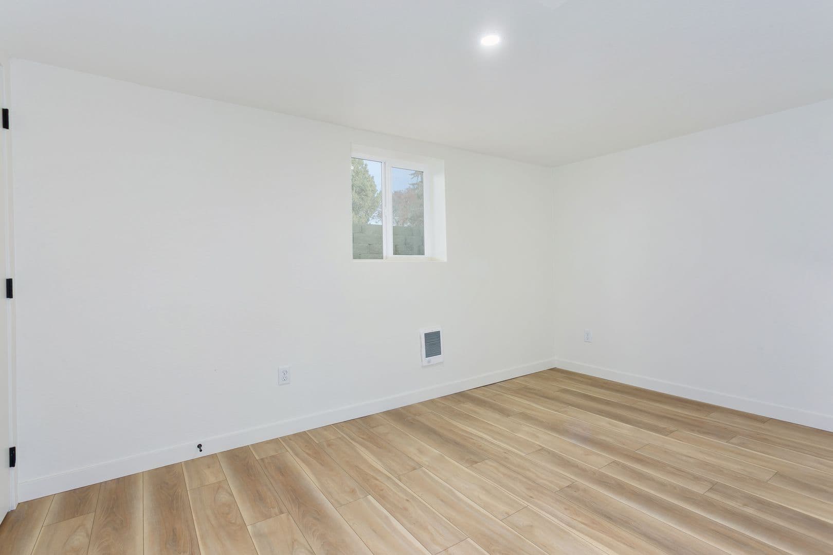Tacoma Apartment: 511 S 35th St