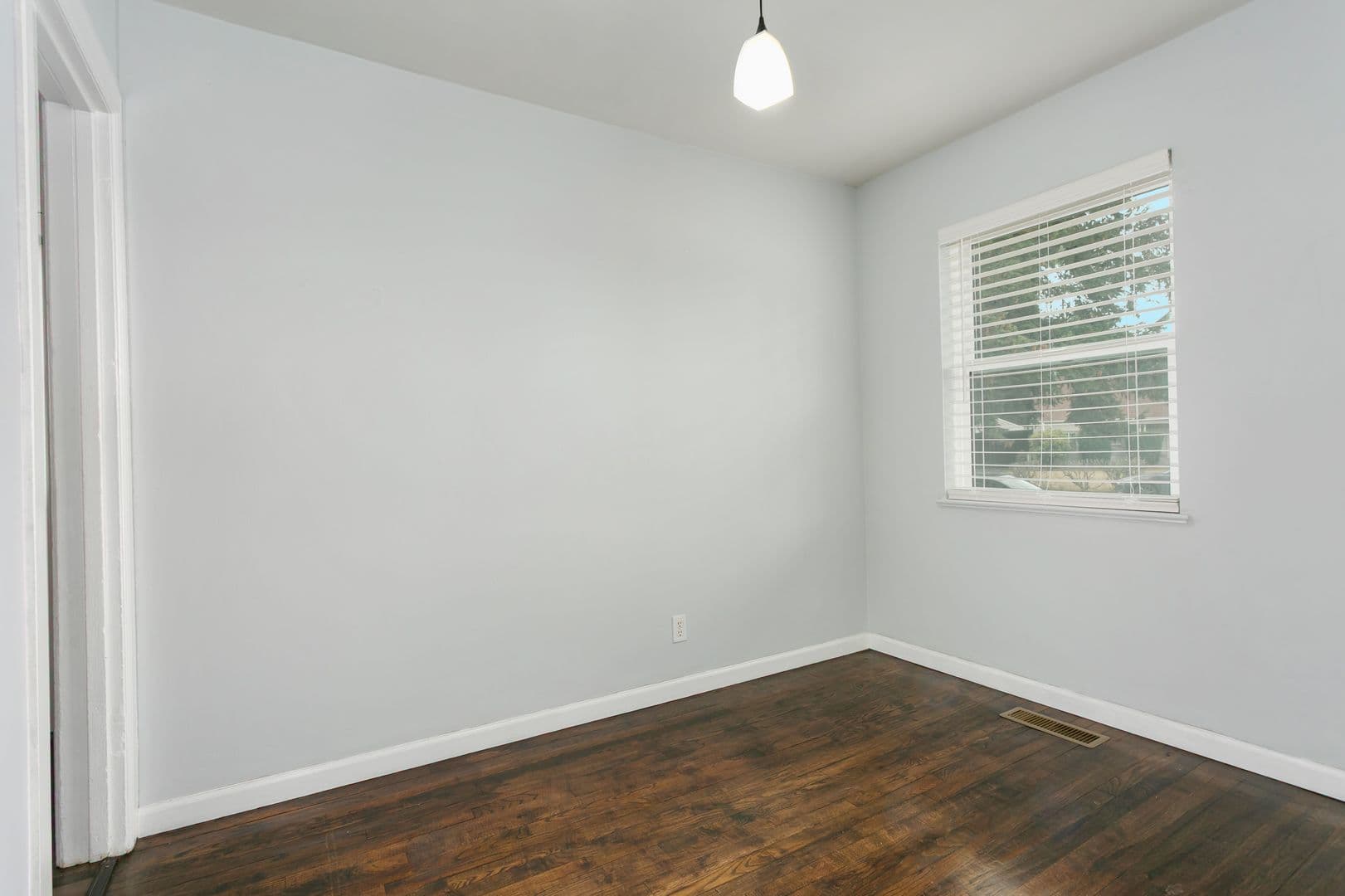 Lakewood House: 9640 Bridgeport Way SW