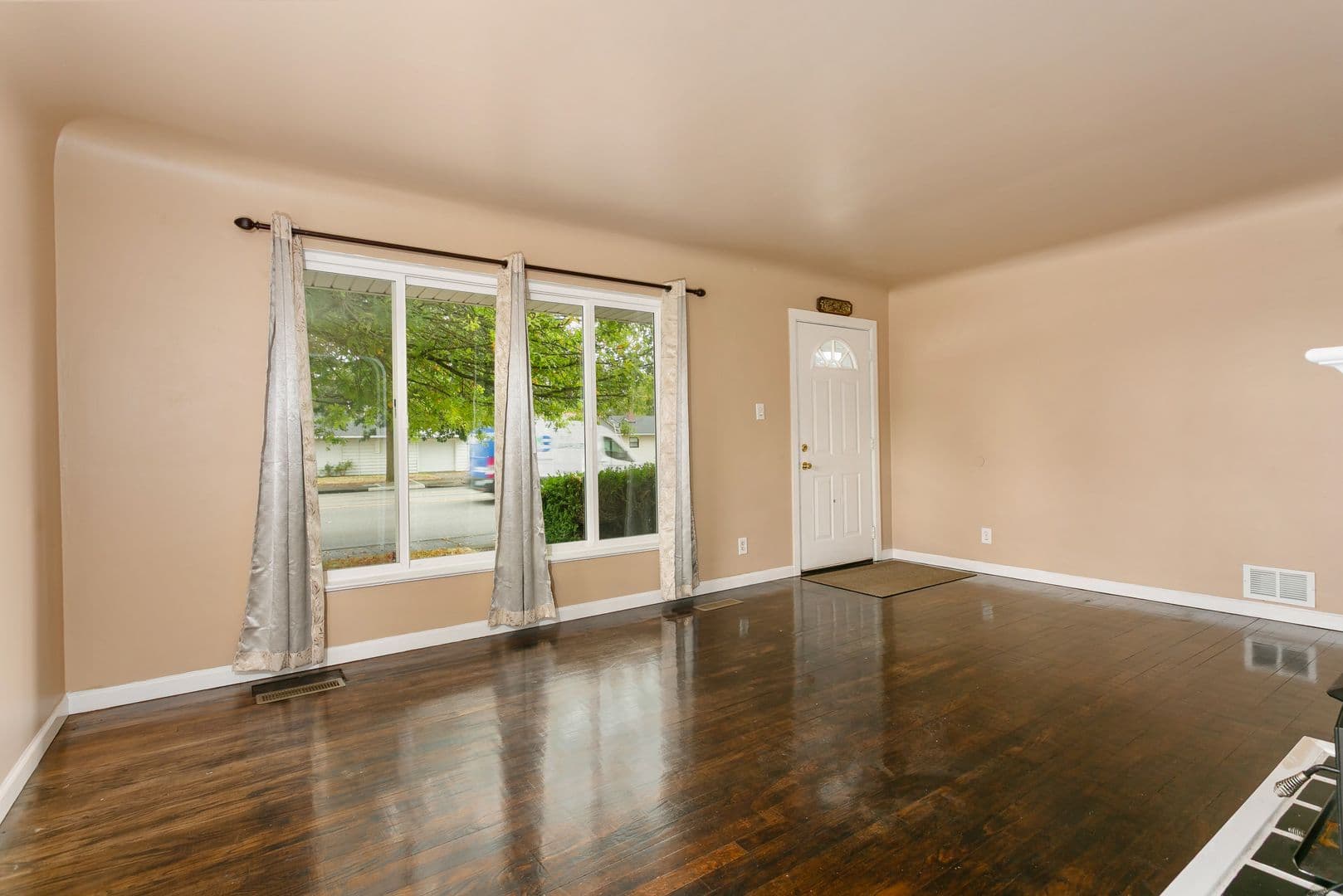 Lakewood House: 9640 Bridgeport Way SW
