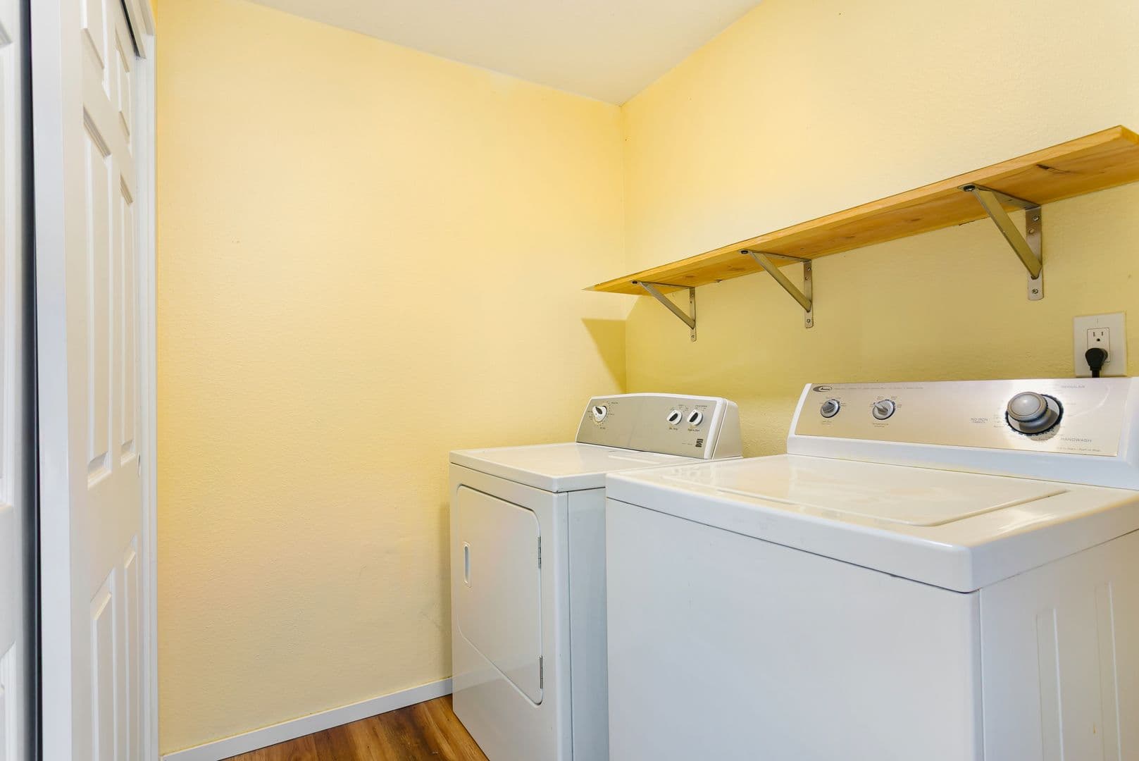 Tacoma Apartment: 863 98th St