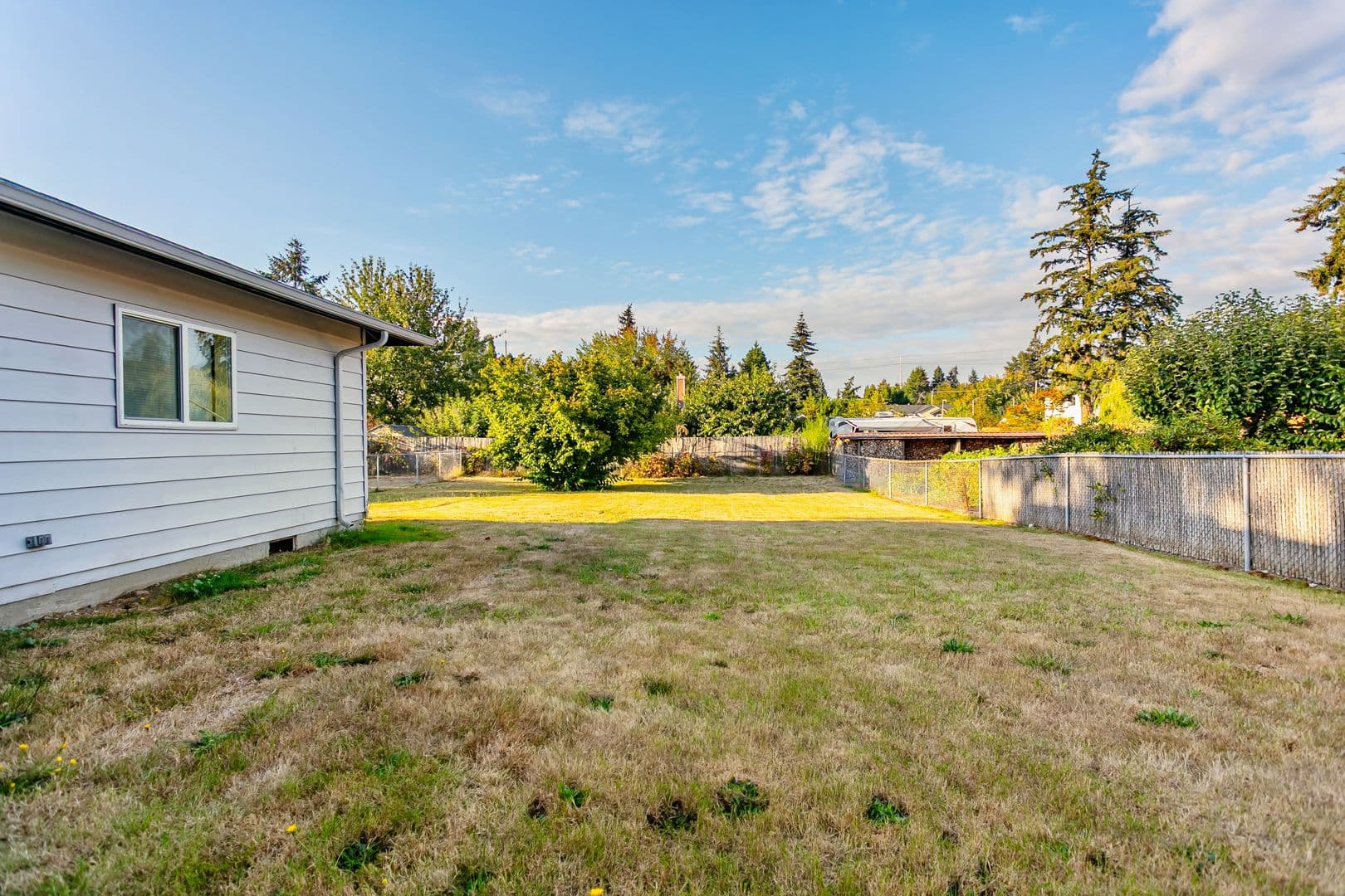 Tacoma Apartment: 863 98th St