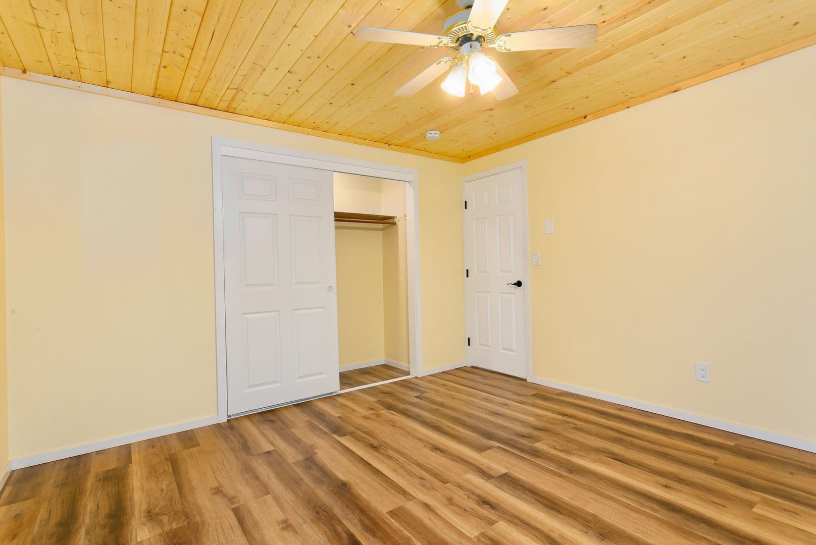 Tacoma Apartment: 863 98th St
