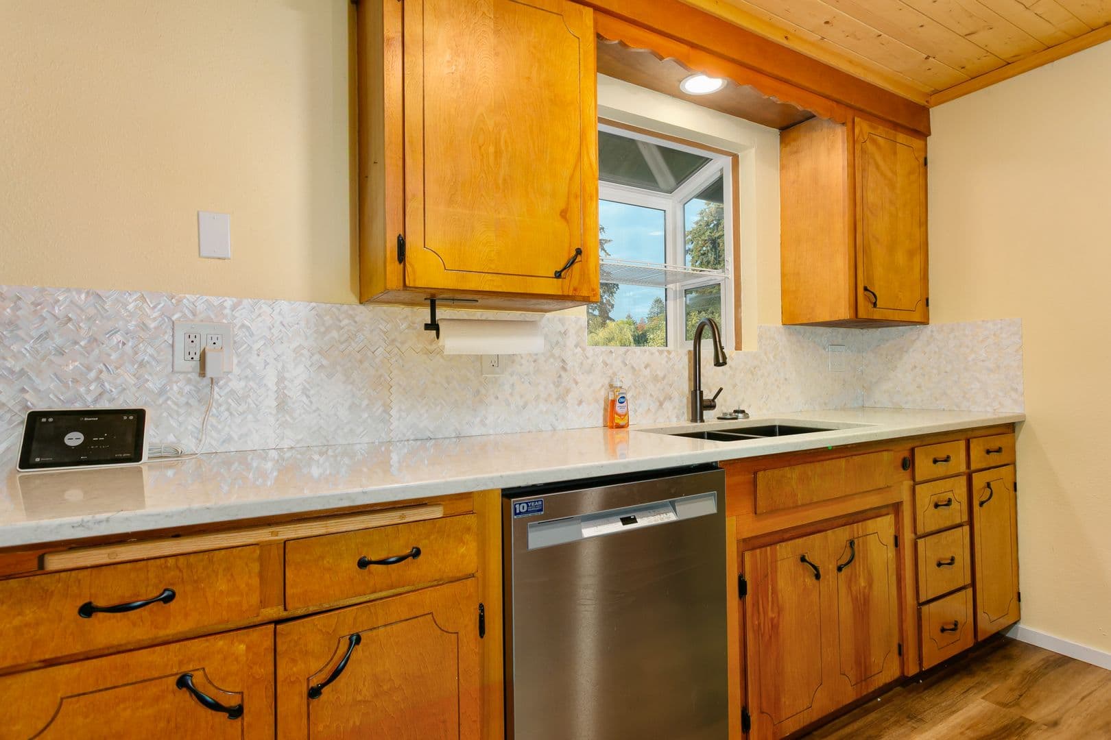 Tacoma Apartment: 863 98th St
