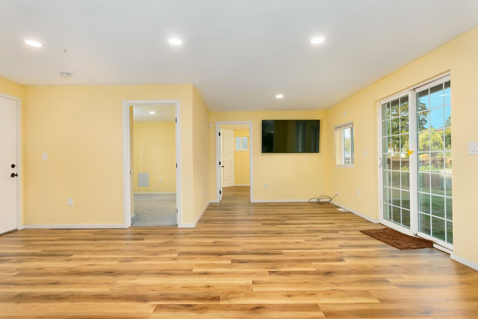 Tacoma Apartment: 863 98th St