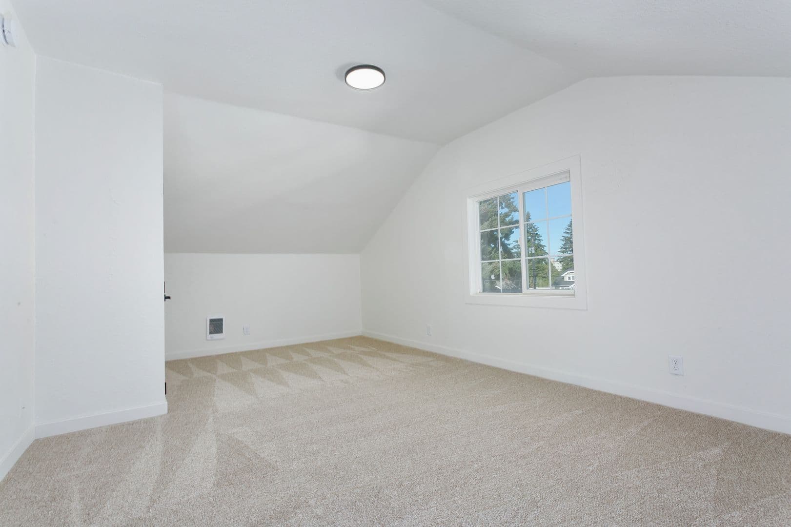 Tacoma Apartment: 511 S 35th St